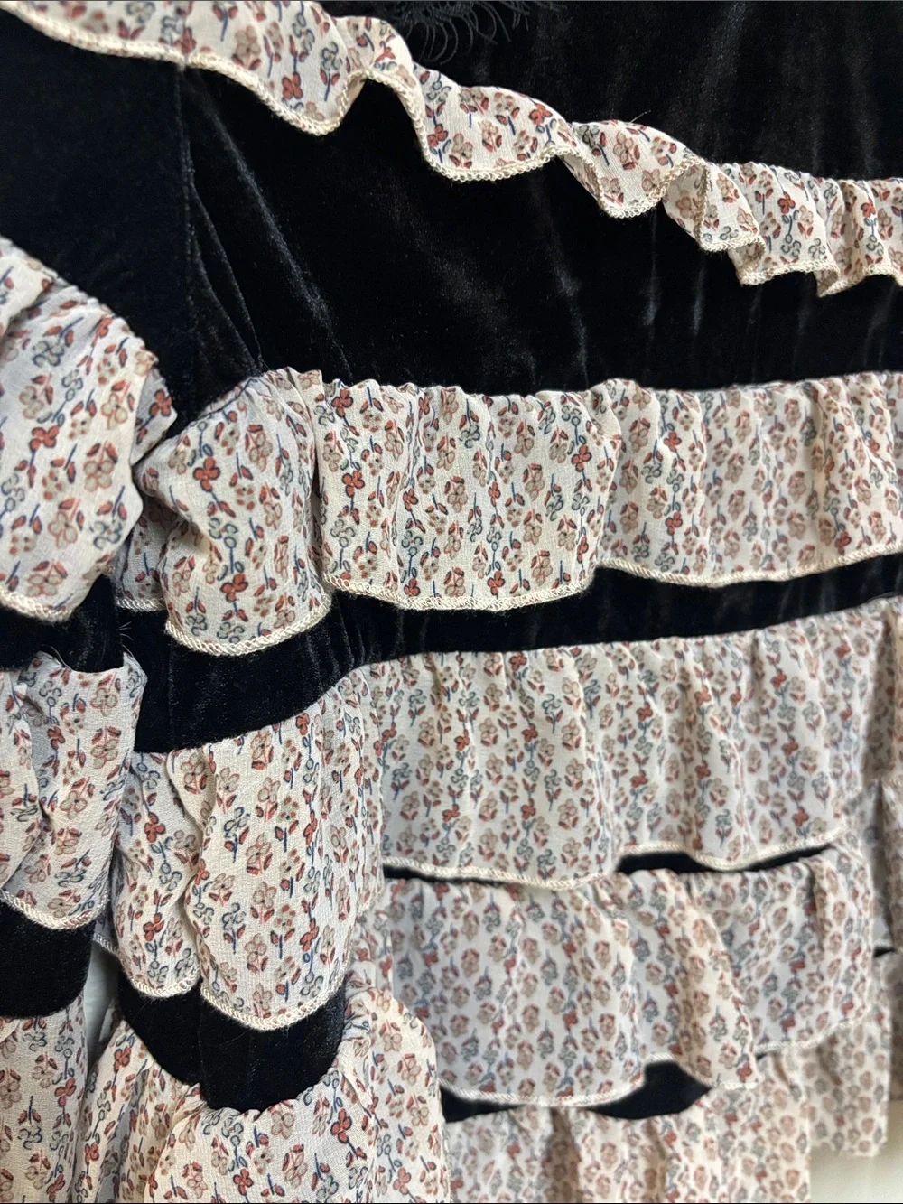 POL Ruffle Velvet Blouse - Picture 5 of 5
